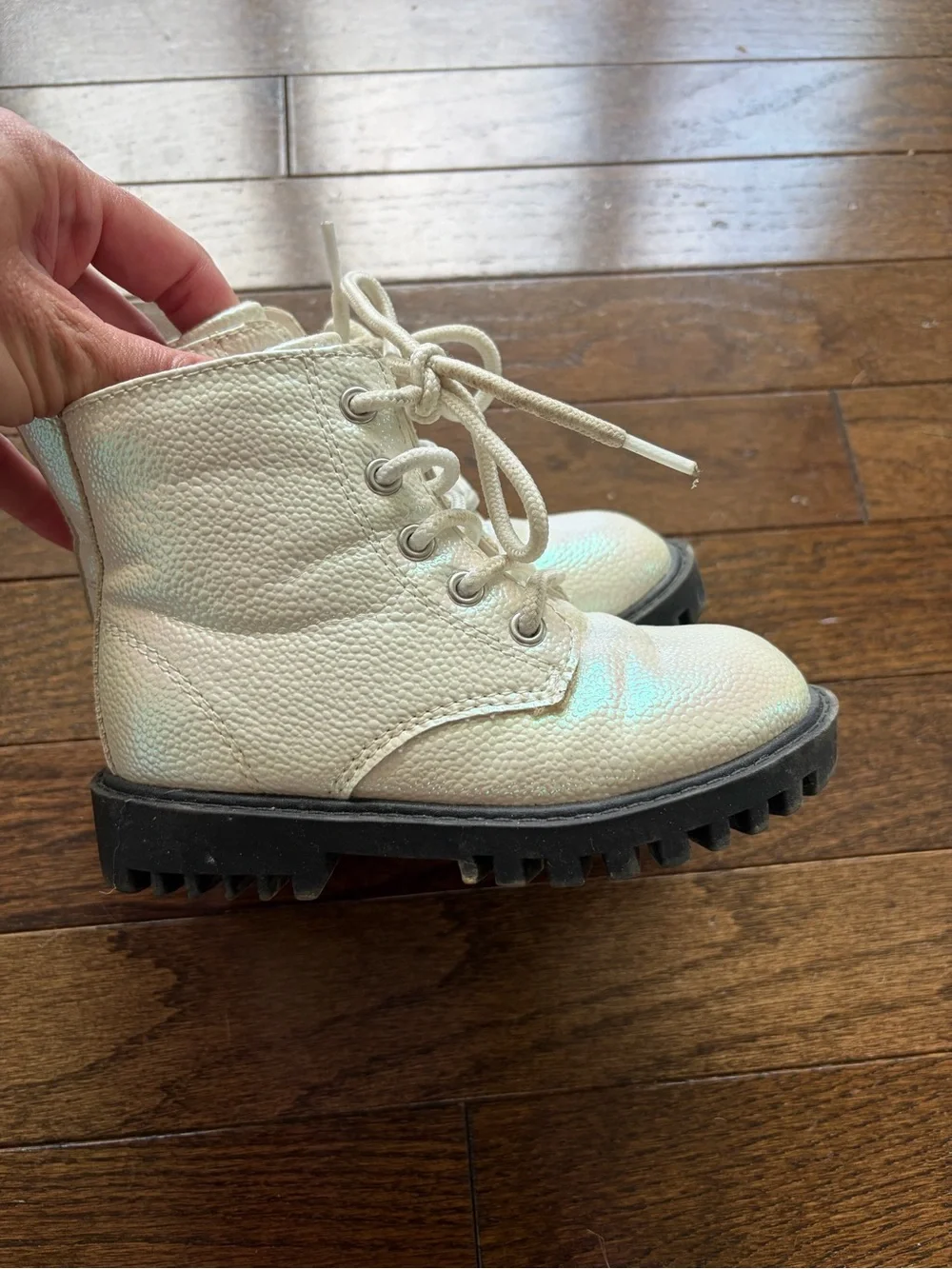 Baby Gap girls Iridescent Cream Lace-Up Boots